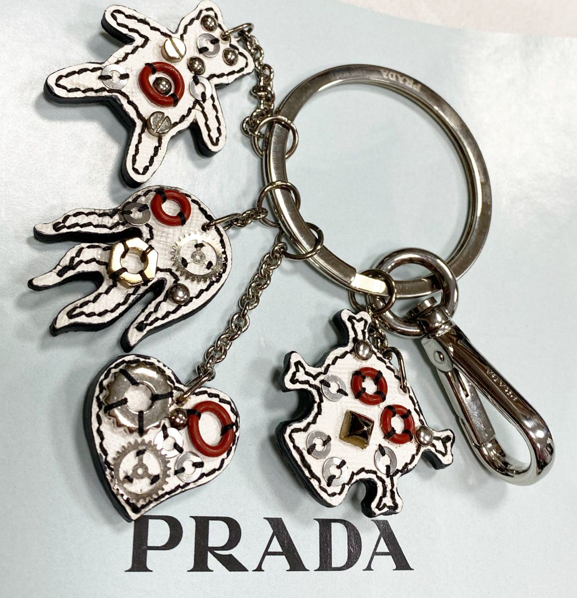 Брелок Prada цена 6 262 руб