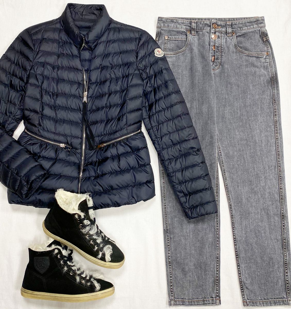 Куртка Moncler размер 4 цена 23 483 руб 
Джинсы Brunello Cucinelli размер 38 цена 15 655 руб 
Кеды Saint Laurent размер 39 цена 15 655 руб