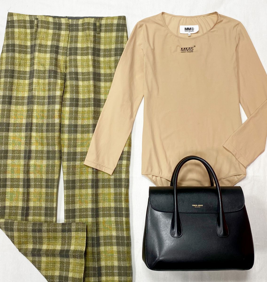 Брюки Dries Van Noten размер 40 цена 9 393 руб 
Боди Maison Martin Margiela размер 1 цена 7 828 руб 
Сумка Giorgio Armani