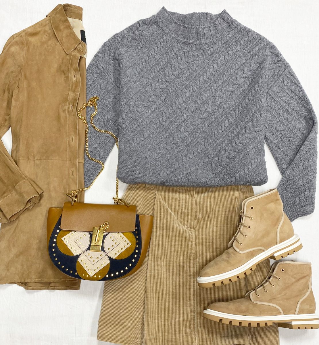 Свитер Weekend/ Max Mara / размер 42 цена 4 697 руб
Юбка Louis Vuitton размер 36 цена 23 483 руб
Жакет / замша/ размер XS цена 7 828 руб
Ботинки Santoni размер 40 цена 26 614 руб
Сумка Chloe 