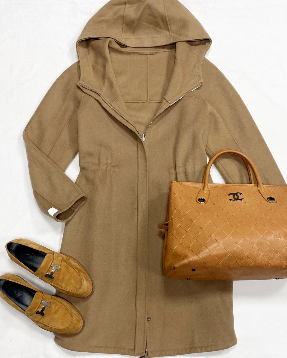 Пальто S Max Mara размер 40 цена 23 483 рубЛоферы Hermes размер 38 цена 46 965 рубСумка Chanel