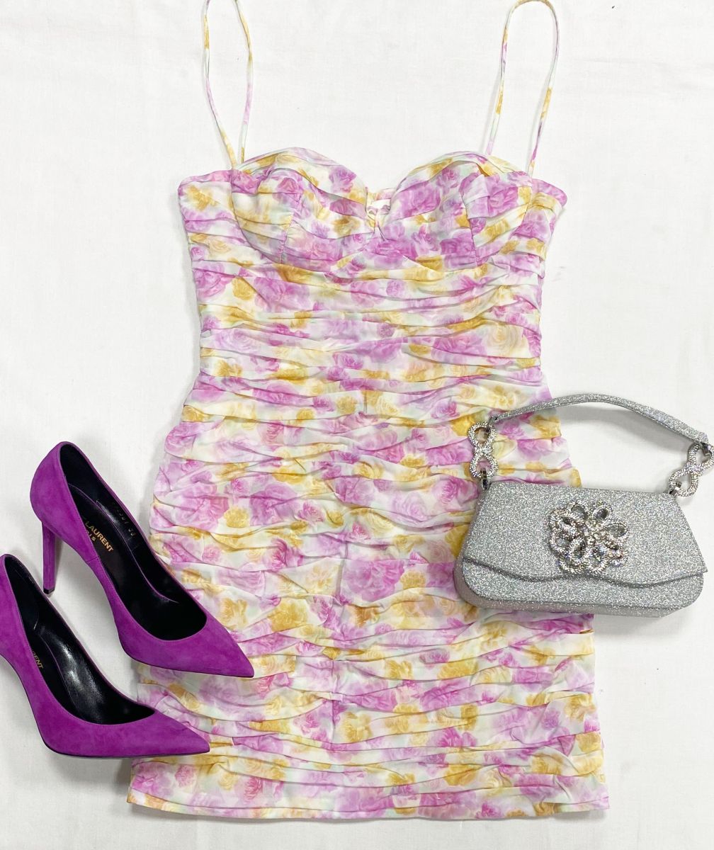 Платье Magda Butrym размер 36 цена 23 483 руб
Туфли Saint Laurent размер 38 цена 31 310 руб
Сумочка Mach Mach 