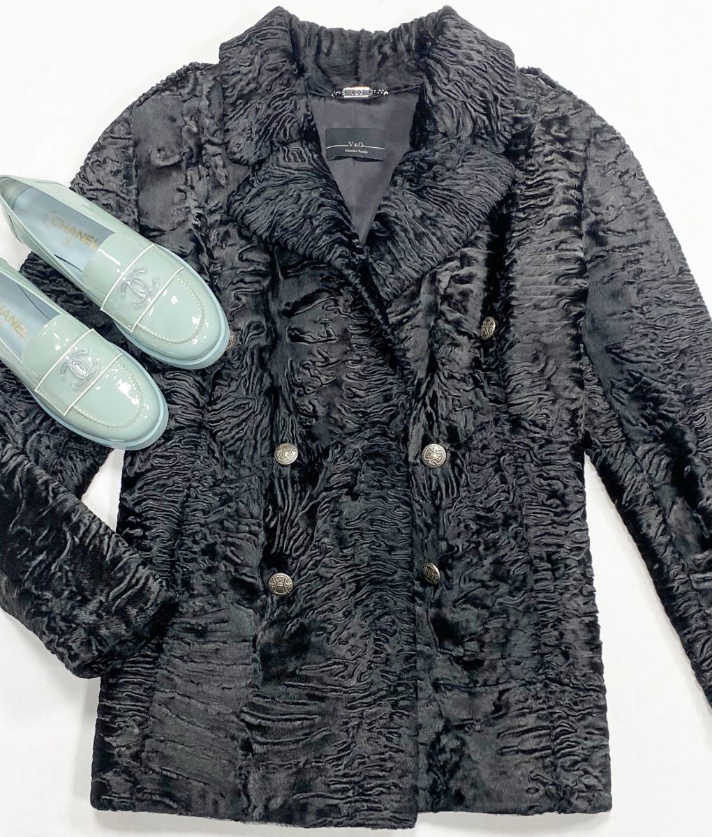 Бушлат/ свакара/ размер 42 цена 93 930 руб
Лоферы Chanel размер 38.5 цена 39 138 руб