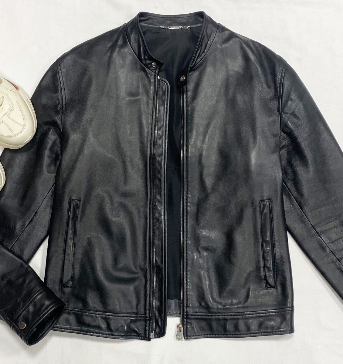 #mechtamen Куртка / кожа/ Versace размер 50 цена 23 483 руб
Кроссовки Gucci размер 44 цена 31 310 руб