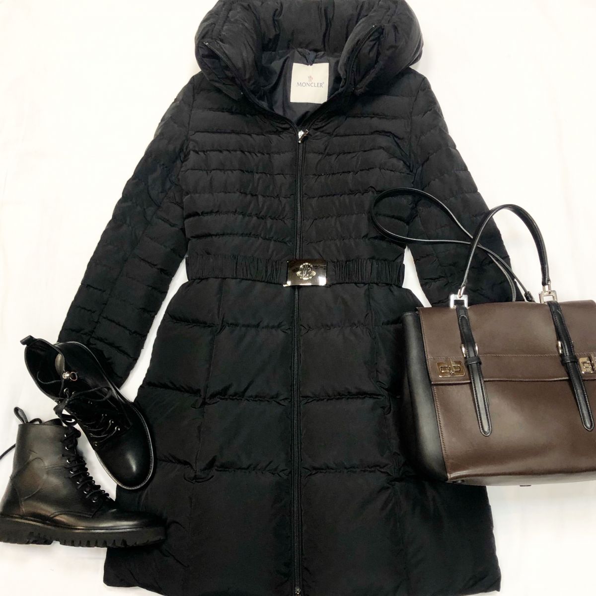 Пуховик Moncler размер 1 цена 15 385 руб Ботинки Valentino размер 37 цена 30 770 руб Сумка Prada