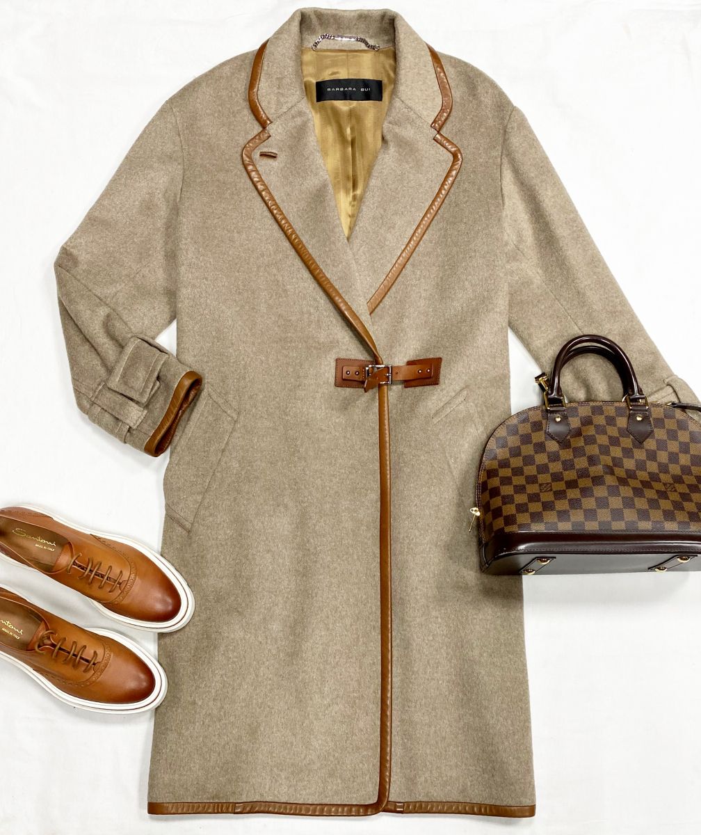 Пальто Barbara Bui размер 42 цена 46 965 руб
Лоферы Santoni размер 40 цена 23 483 руб
Сумка Louis Vuitton 