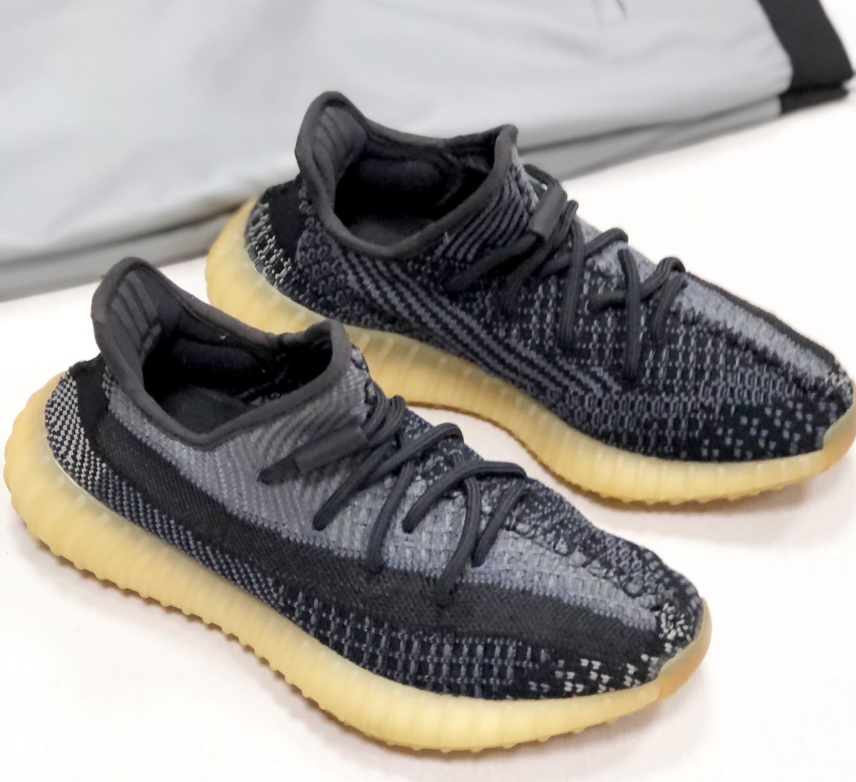 Кроссовки Adidas Yeezy размер 39.5 цена 7 828 руб