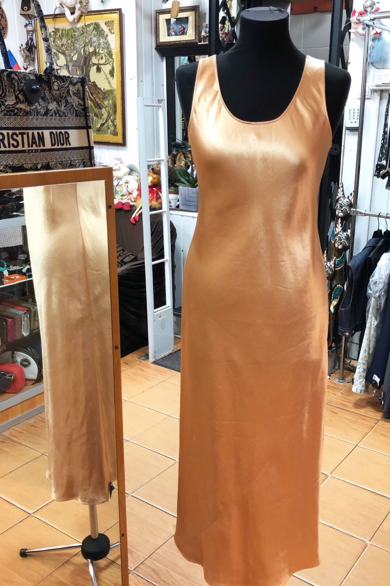 Платье Max Mara размер 42 цена 15 655 руб
Платье Reiss размер 40 цена 7 828 руб
Платье Tibi размер 6 цена 7 828 руб
Платье CAVALLI размер 48 цена 10 959 руб