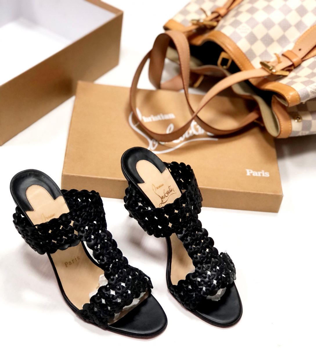 Босоножки LOUBOUTIN размер 39 цена 15 655 руб /новые/ 