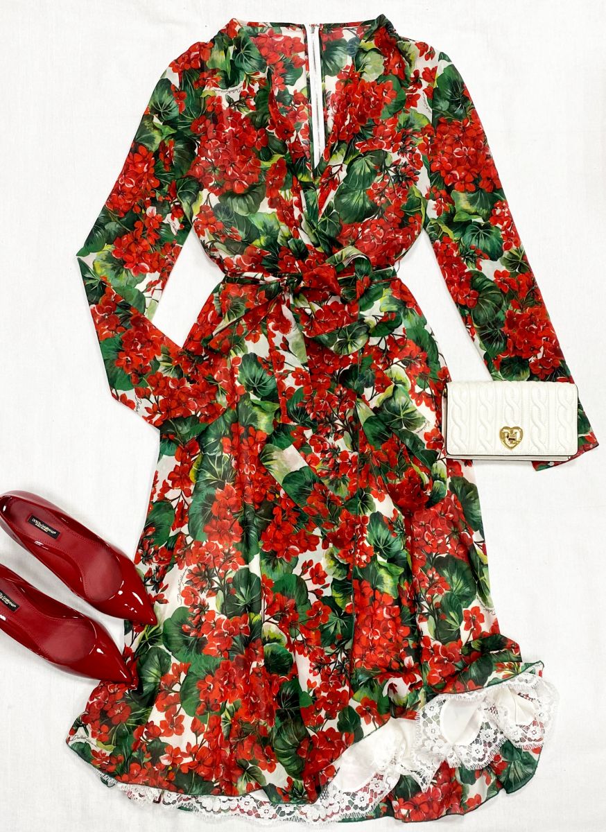 Платье Dolce Gabbana размер 38 / 40 цена 39 138 руб
Туфли Dolce Gabbana размер 37 цена 31 310 руб
Сумочка Ralph Lauren 