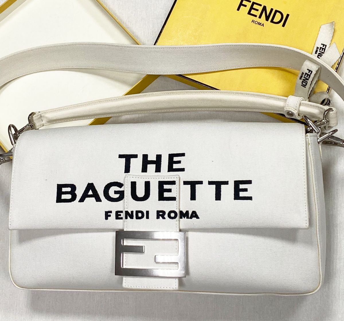 Сумка Fendi размер 38/18 цена 140 895 руб
