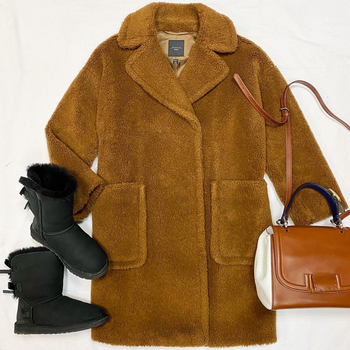 Пальто Weekend Max Mara размер 38 цена 23 078 руб Сапоги на меху Ugg размер 37 цена 7 693 руб Сумка Fendi
