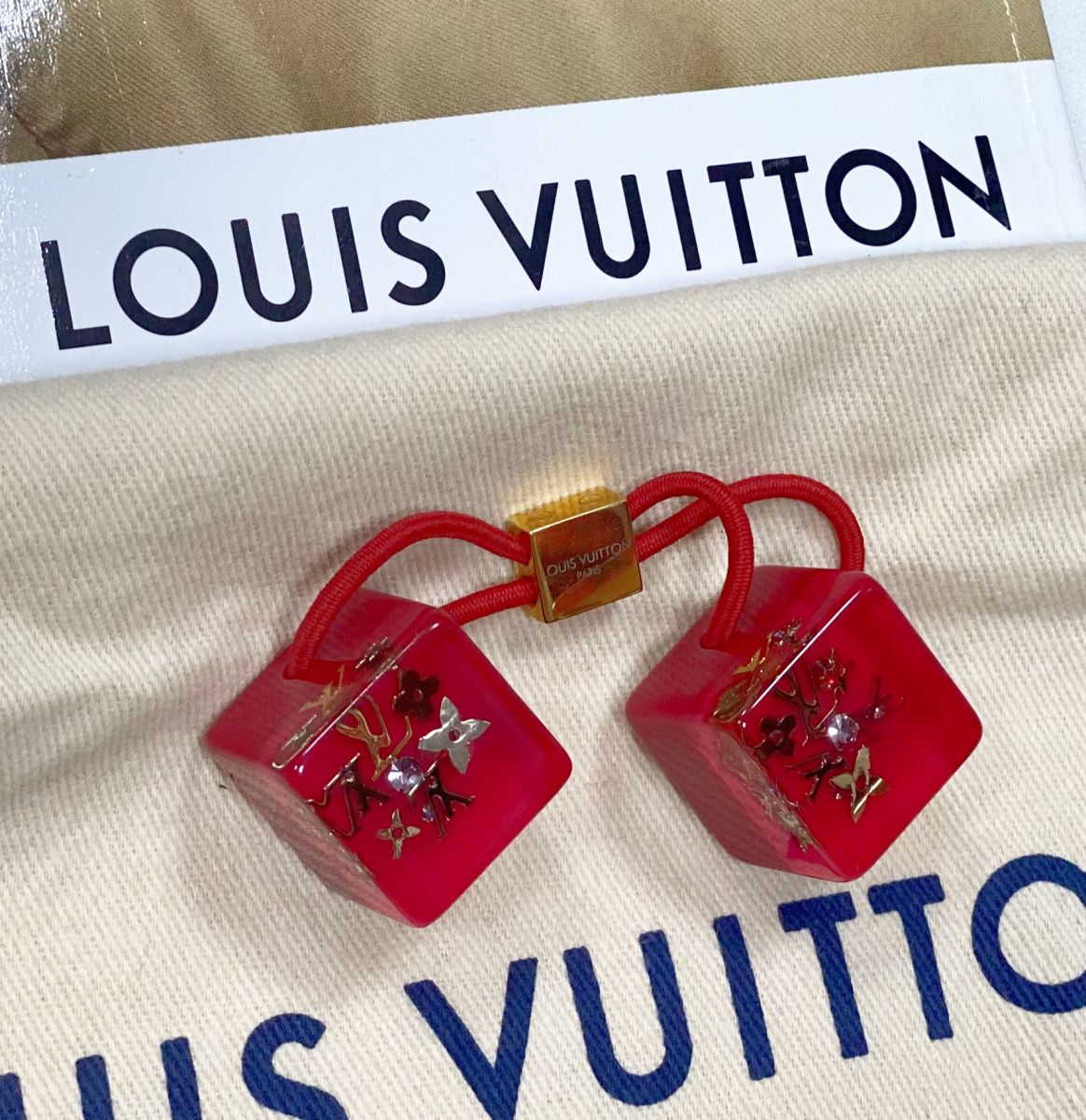 Резинка для волос Louis Vuitton цена 7 828 руб 