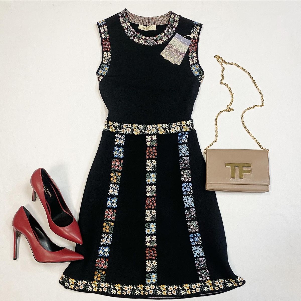 Платье/вышивка/ Valentino размер L цена 23 078 рубТуфли Saint Laurent размер 40 цена 23 078 рубСумка Tom Ford