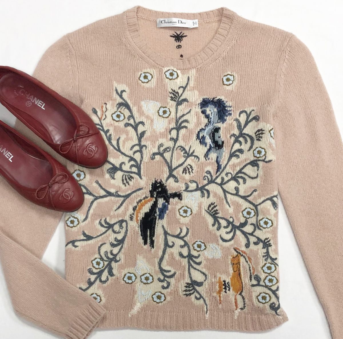 Кофта Christian Dior размер 40 цена 31 310 руб
Балетки Chanel размер 36.5 цена 31 310 руб