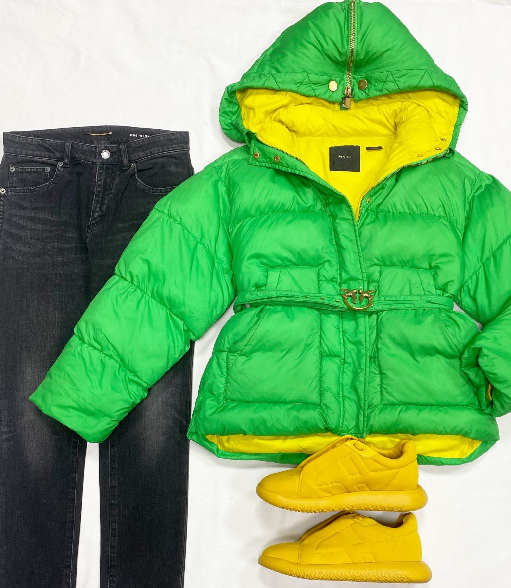 Пуховик Pinko размер 42 цена 9 393 руб
Джинсы Saint Laurent размер 25 цена 10 959 руб
Кроссовки Hermes размер 40 цена 46 965 руб