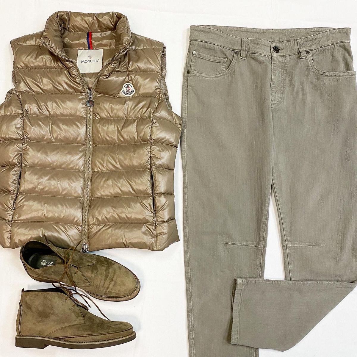 Жилет / пух / Moncler размер 2 цена 15 385 руб Джинсы Brunello Cucinelli размер 42 цена 10 770 руб Ботинки Loro Piana размер 39 цена 23 078 руб