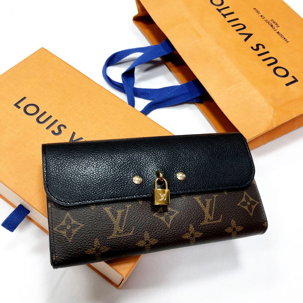 Кошелек LOUIS VUITTON цена 23 078 руб 