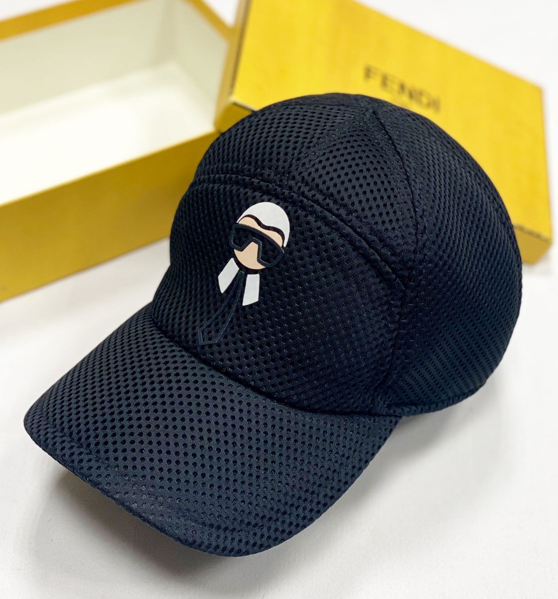 Кепка Fendi размер M цена 15 655 руб
