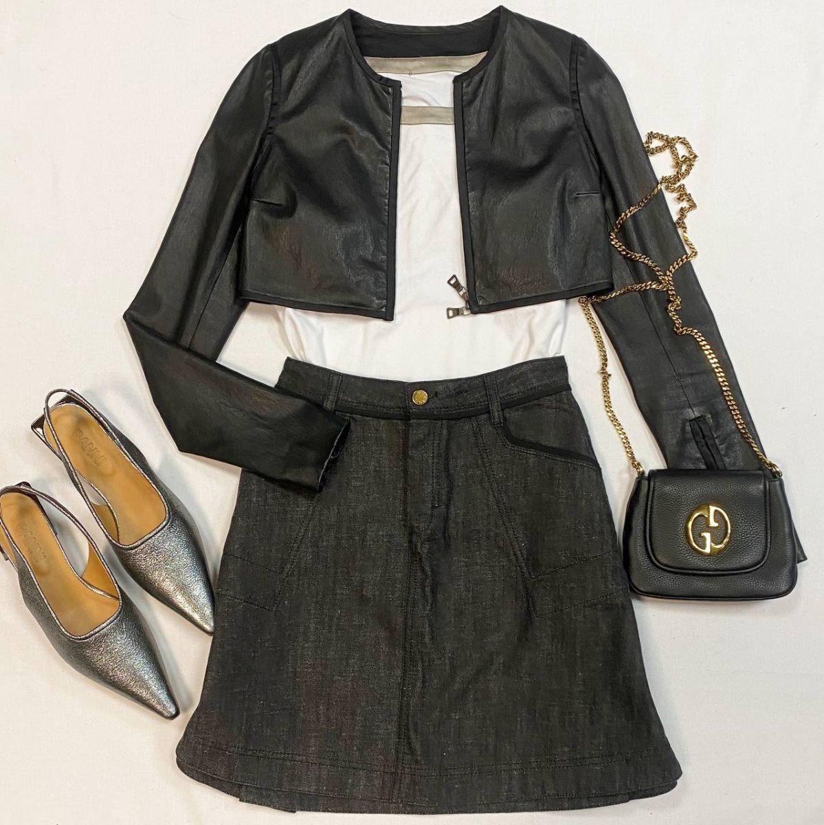 Болеро/кожа/ Prada размер 38 цена 23 078 руб
Юбка Louis Vuitton размер 36 цена 12 308 руб
Туфли Ganni размер 41 цена 6 154 руб
Сумка Gucci