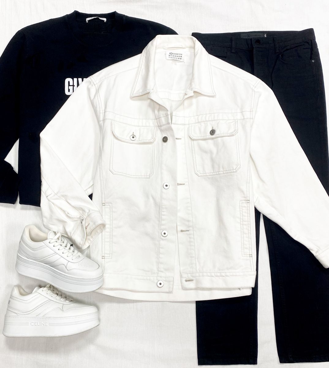 Куртка Maison Martin Margiela размер XS цена 23 483 руб
Толстовка Givenchy размер XL цена 15 655 руб
Джинсы Alexander Wang размер 29 цена 7 828 руб
Кроссовки Celine размер 38 цена 46 965 руб