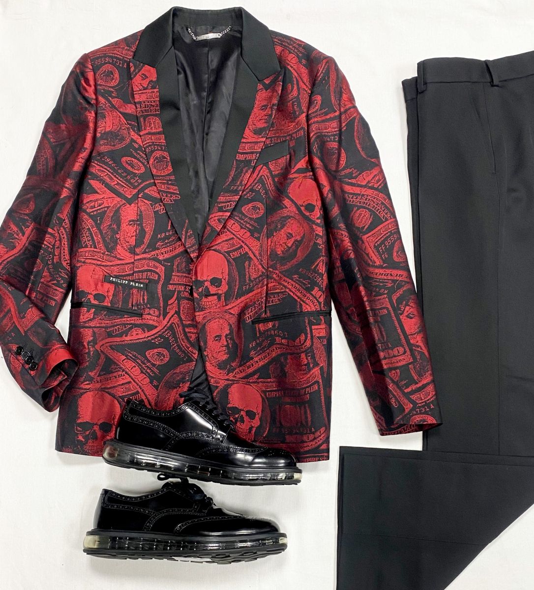 #mechtamen Пиджак Philipp Plein размер 48/50 цена 10 770 руб
Брюки Sandro размер 40 цена 4 616 руб
Ботинки Prada размер 42 цена 30 770 руб
