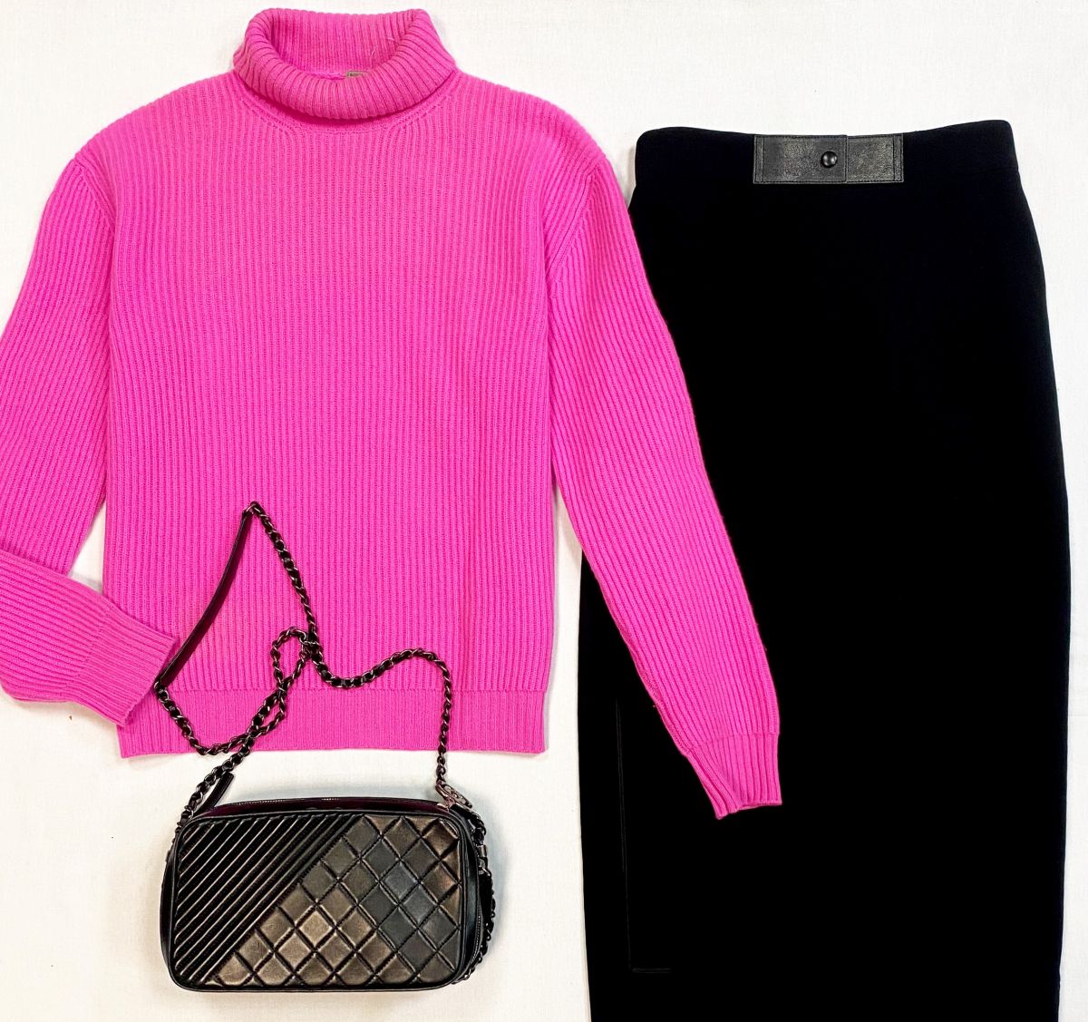 Свитер Bottega Veneta размер M цена 23 078 руб
Юбка Tom Ford размер 42 цена 23 078 руб
Сумка Chanel 