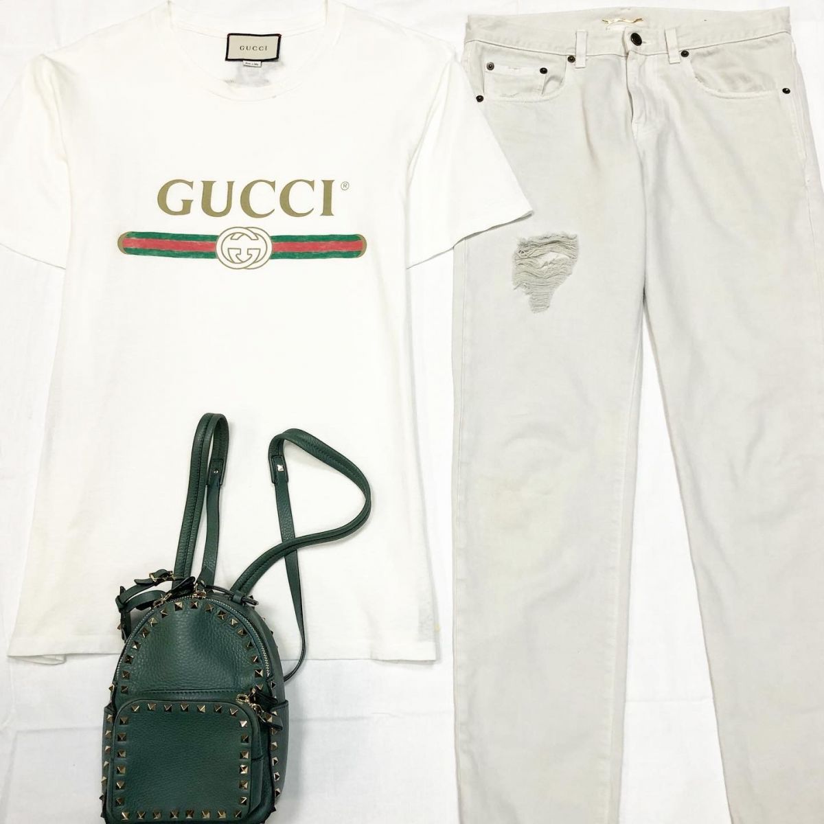 Футболка Gucci размер M цена 18 462 руб Джинсы Saint Laurent размер 26 цена 12 308 руб Рюкзак Valentino