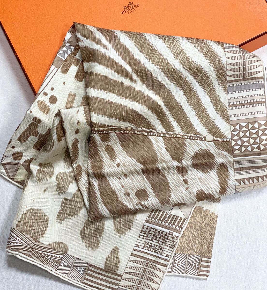 Платок / шелк / Hermès размер 90/90 цена 39 138 руб 