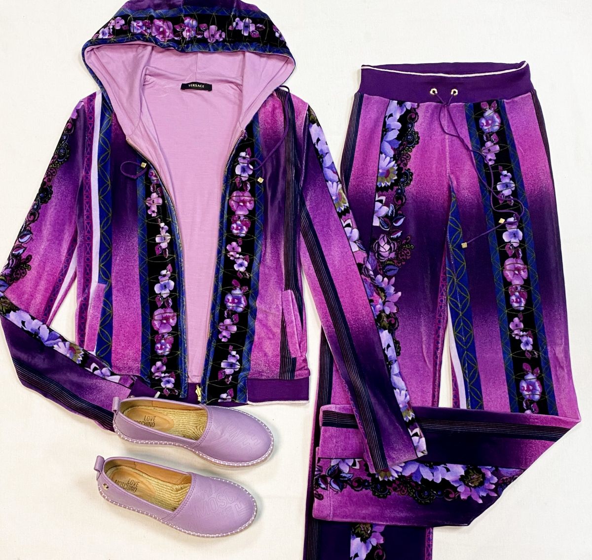 Костюм Versace размер 40 цена 7 693 руб
Эсподрильи Love Moschino размер 36 цена 10 770 руб