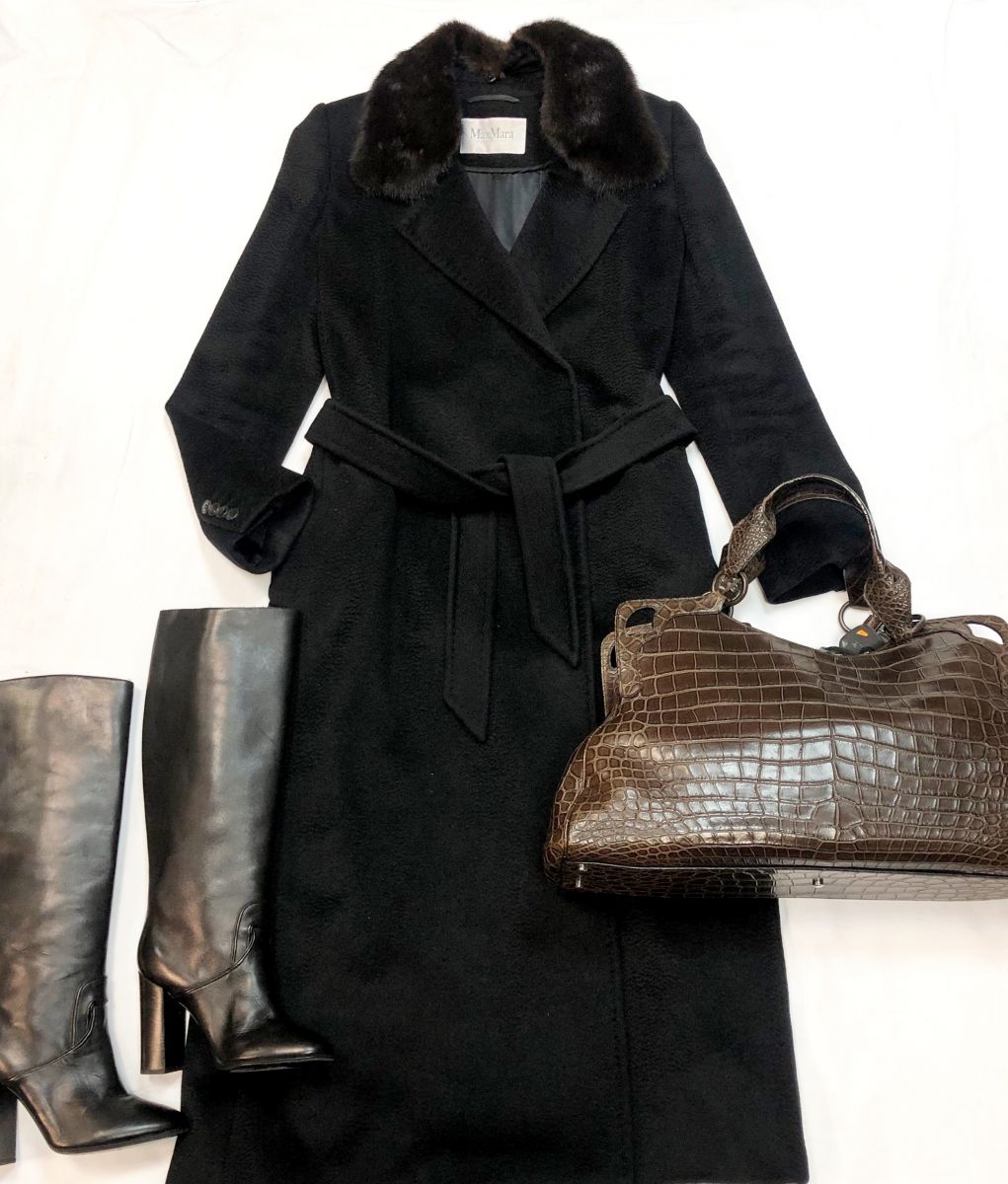 Пальто MAXMARA размер 42/44 цена 69 232 руб 
Сапожки BOTTEGA VENETA размер 23 078 руб 
Сумка CARTIER