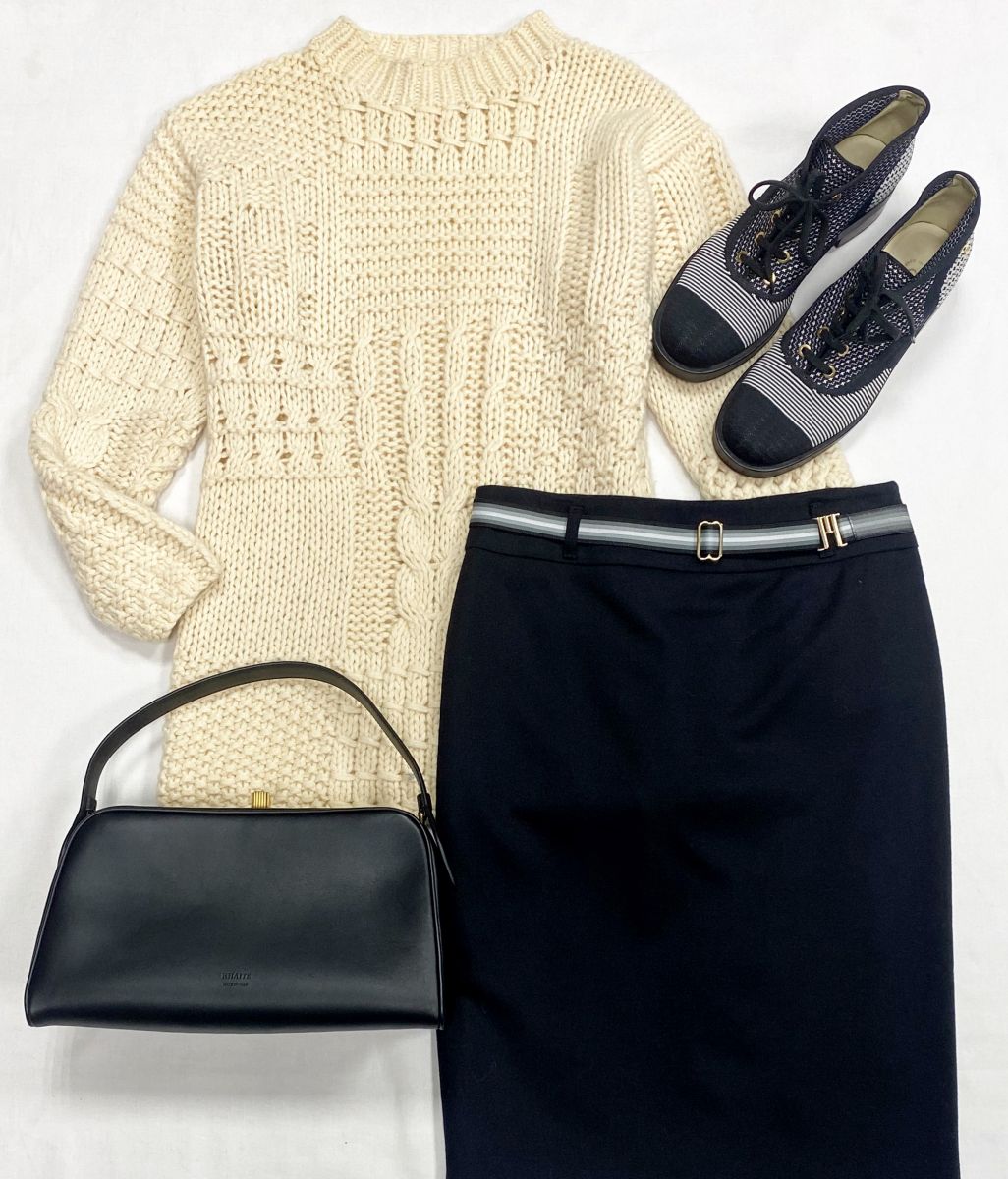 Свитер Neiman Marcus размер XL цена 7 828 руб
Юбка Missoni размер 40 цена 4 697 руб
Ботинки Chanel размер 41 цена 39 138 руб
Сумка Khaite 