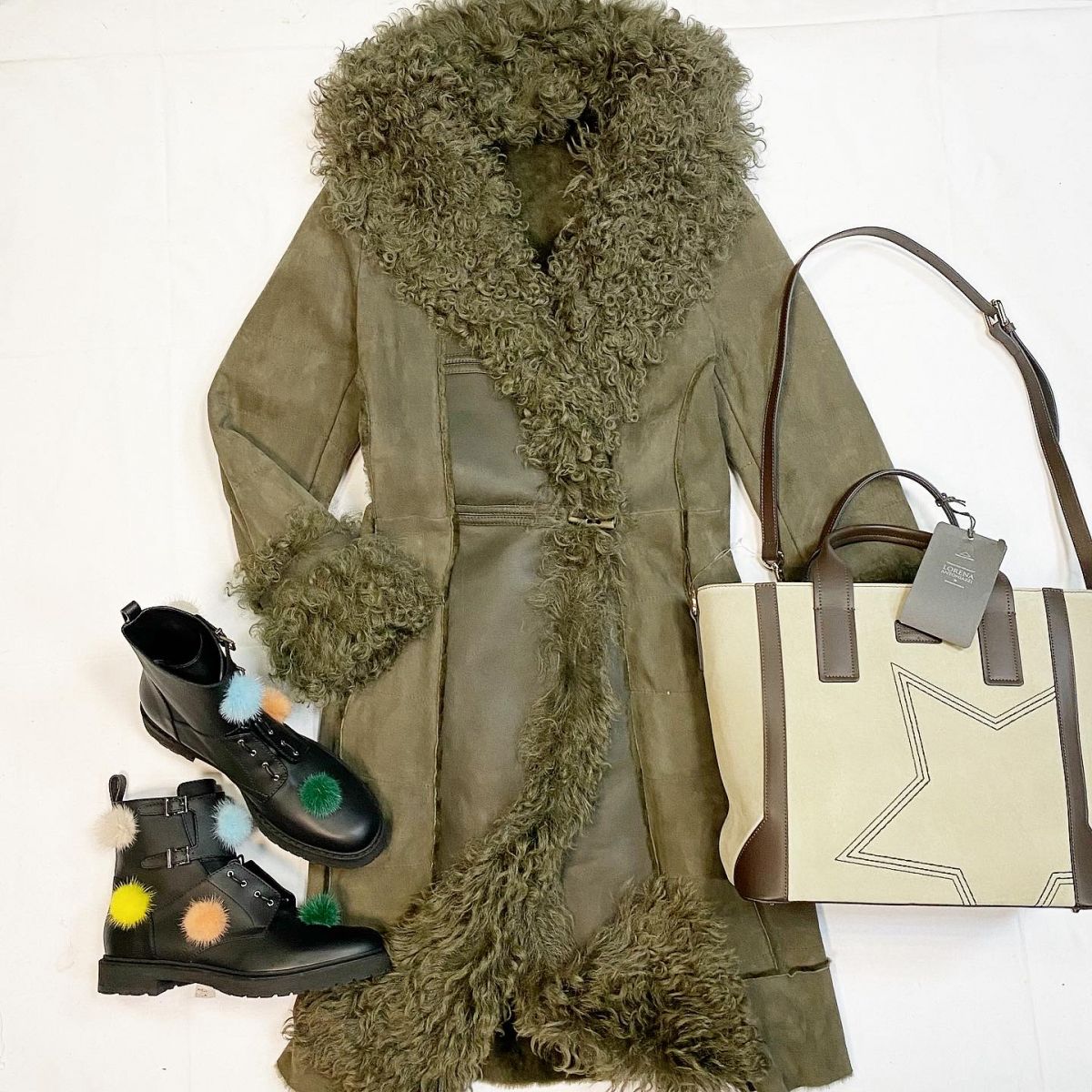 Дублёнка / мех овчина / Shearling размер 46 цена 61 540 руб Ботинки Fendi размер 41.5 цена 30 770 руб Сумка Lorena Antoniazi
