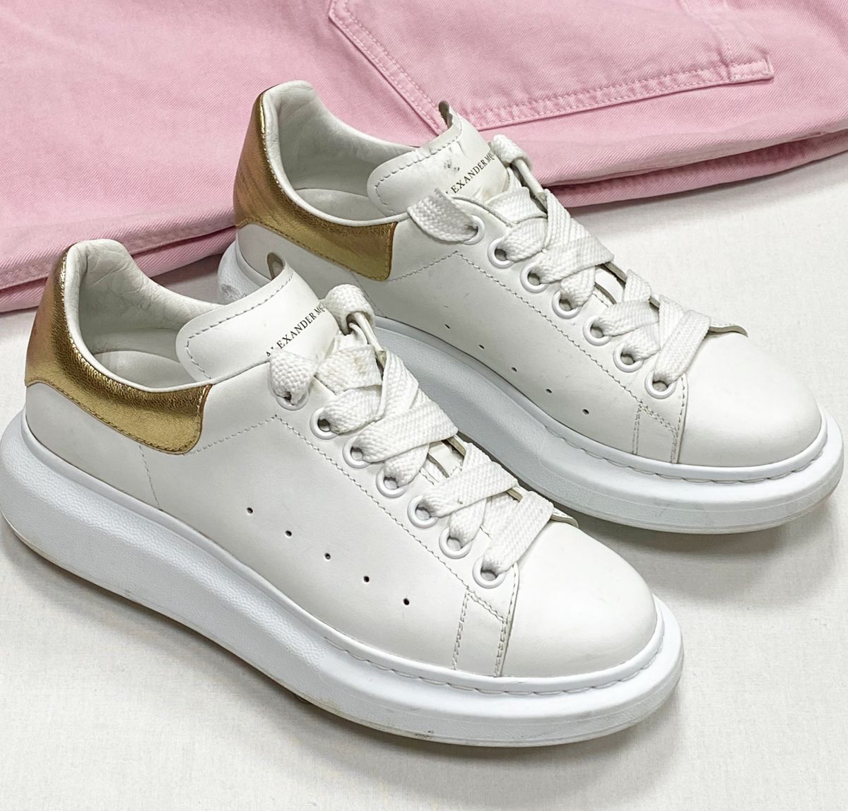 Кроссовки Alexander McQueen размер 38 цена 15 655 руб
