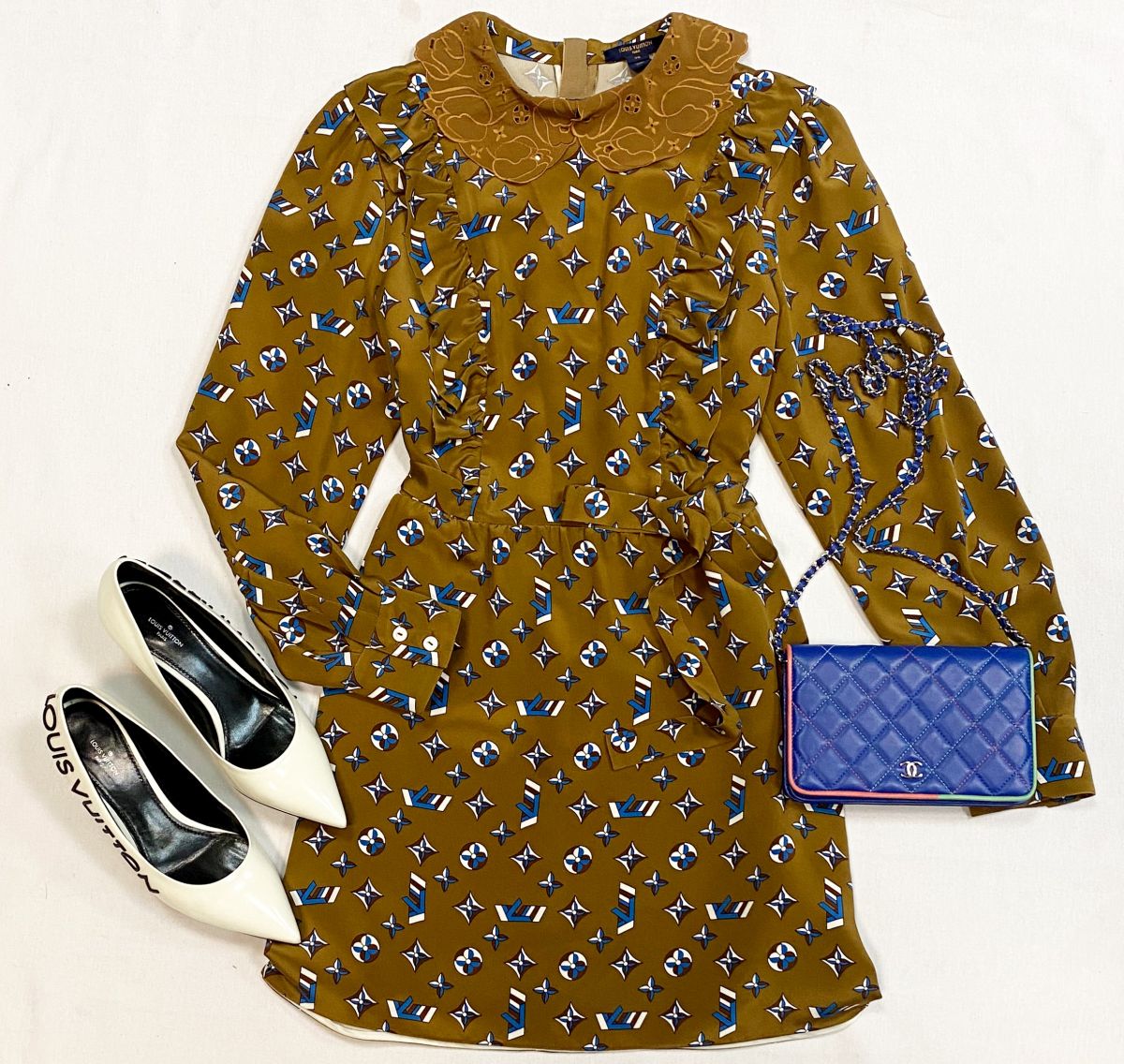 Платье Louis Vuitton размер 38 цена 38 463 рубТуфли Louis Vuitton размер 38 цена 23 078 рубСумка Chanel