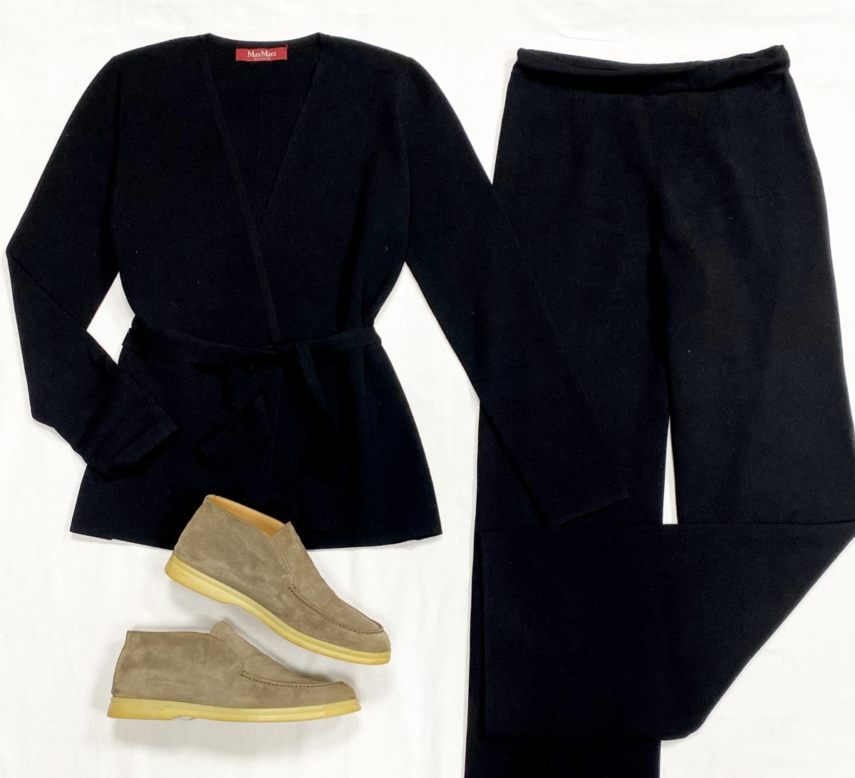 Костюм Max Mara размер M цена 13 847 руб
Лоферы размер 39 цена 46 155 руб