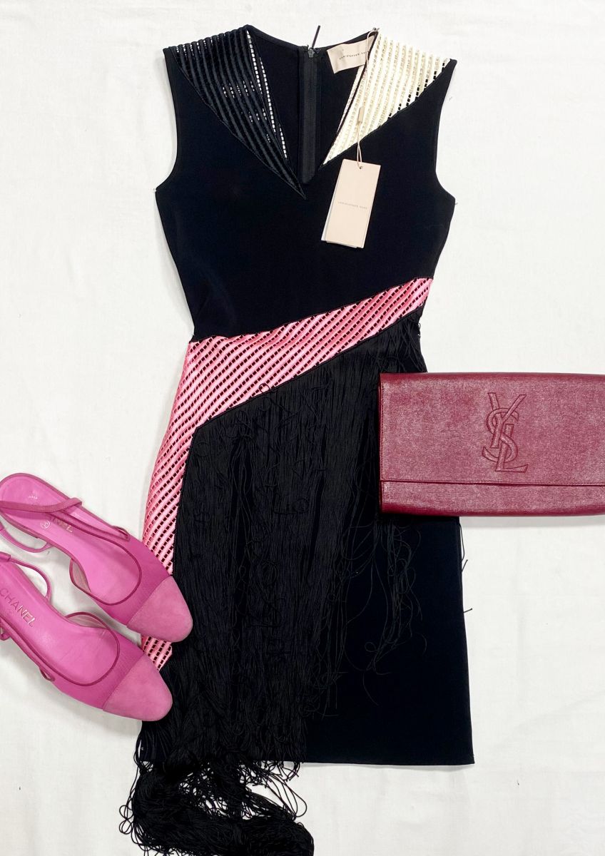 Платье Christopher Kane размер 34 цена 10 959 руб/ с биркой/
Босоножки Chanel размер 40 цена 78 275 руб
Клатч Ysl