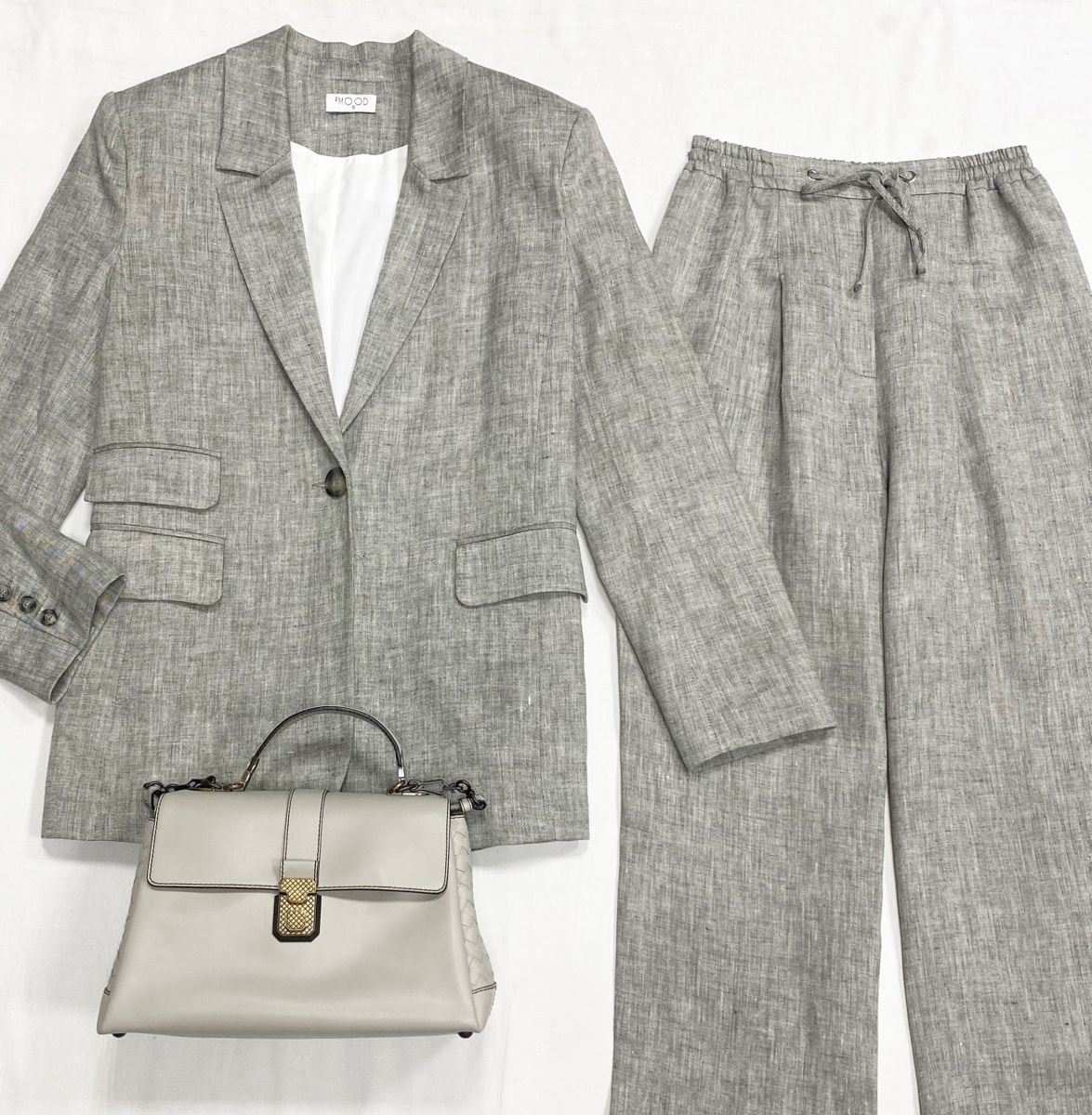 Жакет Mood размер S цена 15 655 руб
Брюки Mood размер S цена 7 828 руб
Сумка Bottega Veneta 