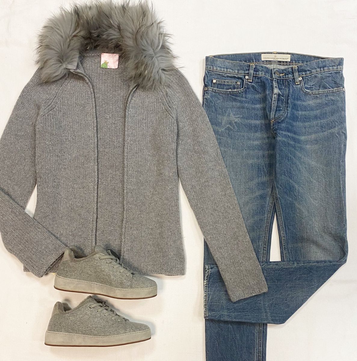 Джинсы Golden Goose размер 25 цена 6 154 руб
Кардиган /кашемир/ мех/ размер 38 цена 9 231 руб
Кеды Loro Piana размер 37 цена 23 078 руб 