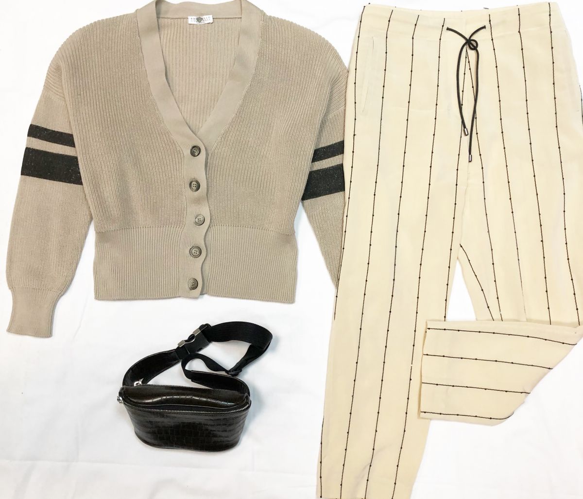 Кардиган BRUNELLO CUCCINELLI размер S цена 23 078 руб 
Брюки BRUNELLO CUCCINELLI размер 38/44 цена 23 078 руб 
Сумка SANDRO