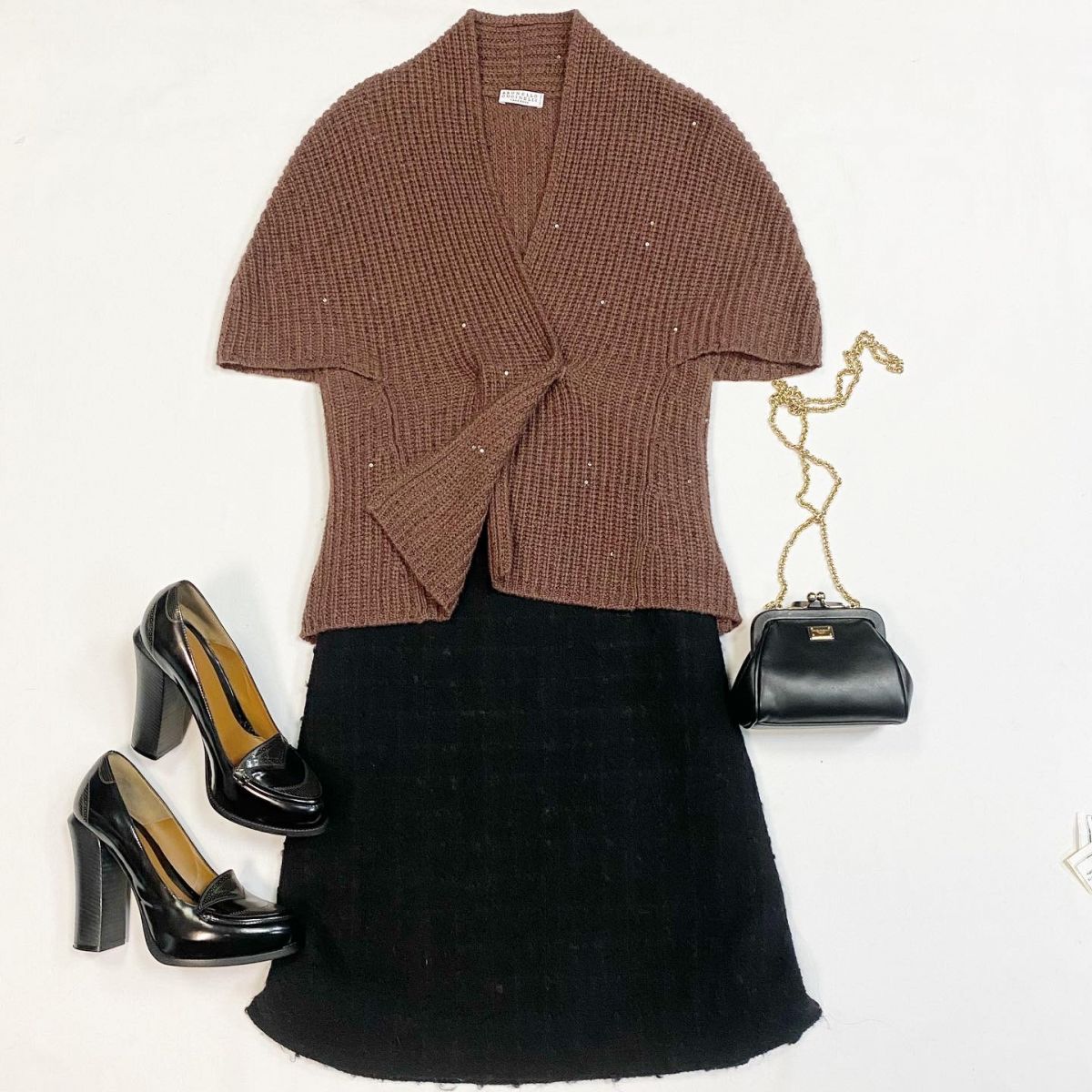 Кофта /пайетки/ Brunello Cucinelli размер S цена 27 693 рубЮбка Chanel размер 42 цена 15 385 рубТуфли Fendi размер 38 цена 10 770 руб Сумка Dolce Gabbana