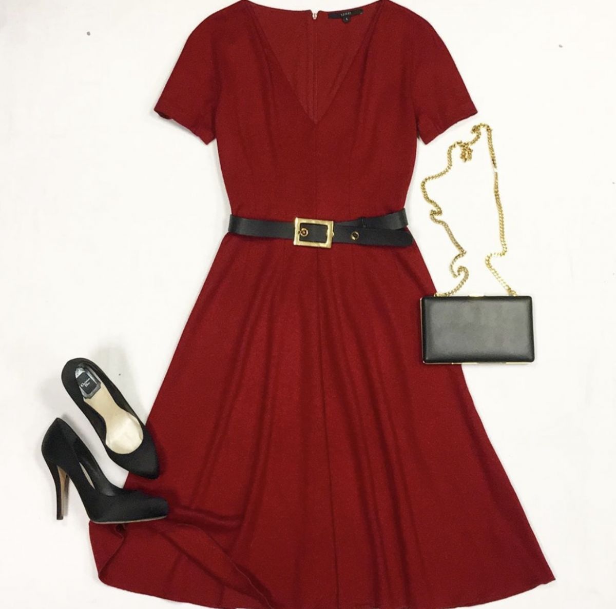 Платье GUCCI размер S цена 15 385 руб Туфли CHRISTIAN DIOR размер 37.5 цена 7 693 рубСумка SAINT LAURENT 