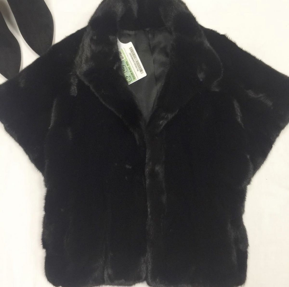 Жилет норка Saga Furs размер 38 цена 30 770 руб Ботильоны  Armani размер 38 цена 7 693 руб