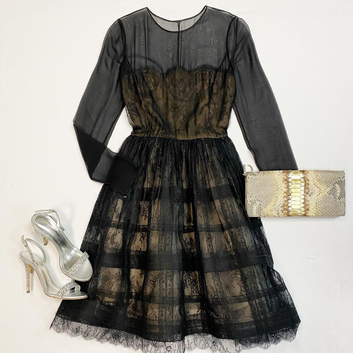 Платье/шитьё/ Oscar De La Renta размер 2 цена 46 155 рубБосоножки Giuseppe Zanotti размер 37.5 цена 18 463 рубКлатч Dior