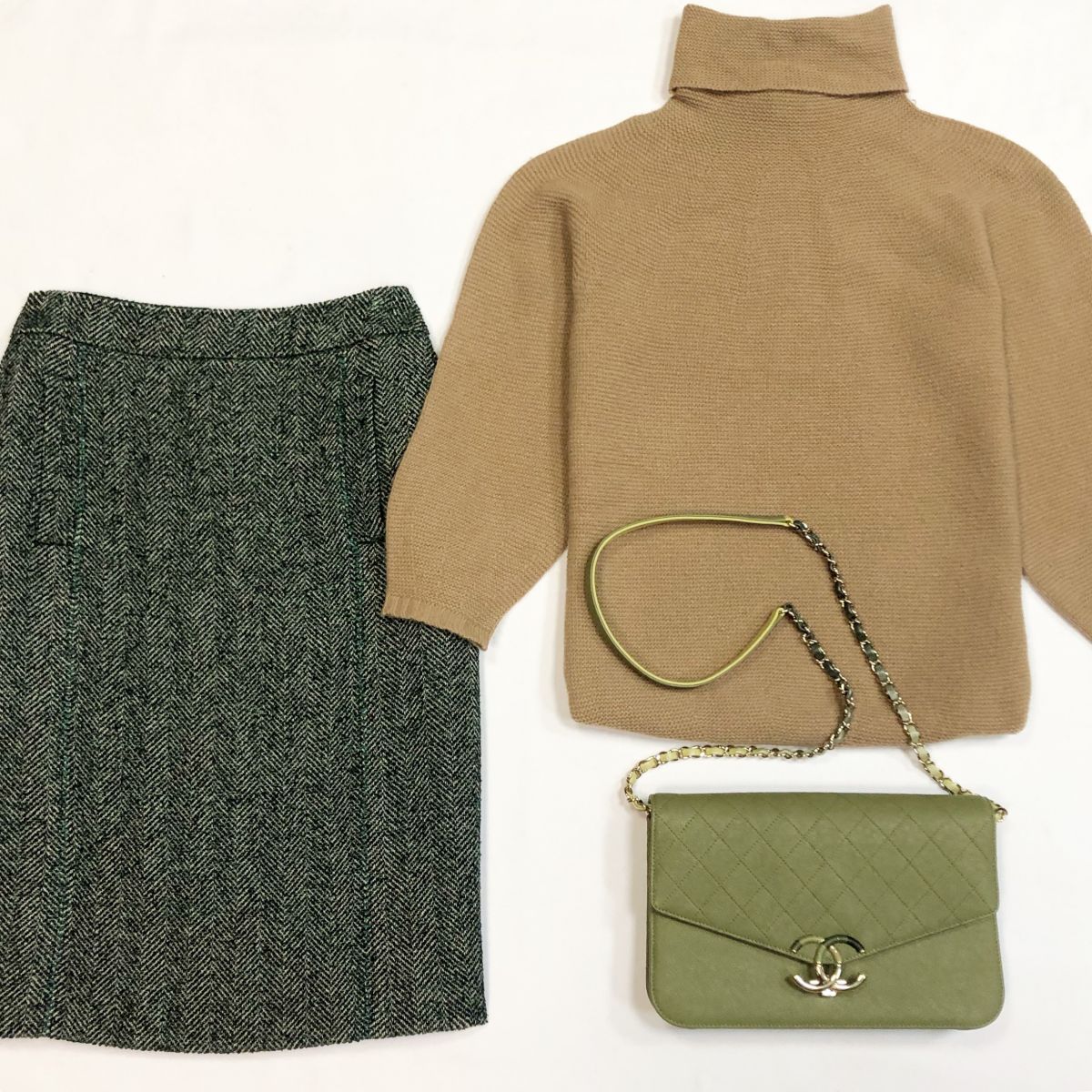 Юбка Bottega Veneta размер 42 цена 7 693 рубСвитер Max Mara размер 38 цена 7 693 рубСумка Chanel