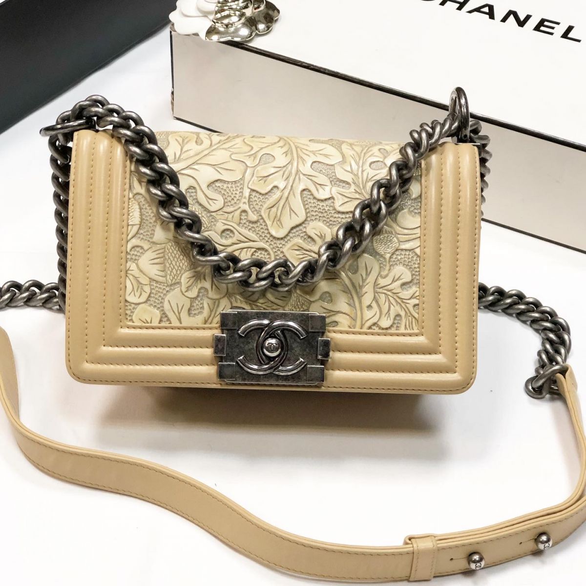Пуховик Marella Sport размер 38/44 цена 12 308 руб Ботинки JIMMY CHOO размер 36.5 цена 15 385 руб Сумка CHRISTIAN DIOR
