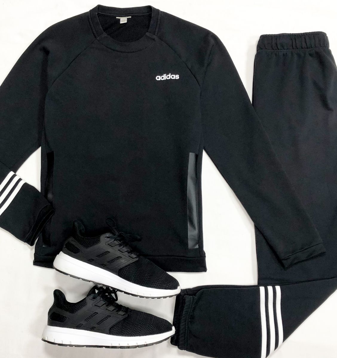#mechtamen Костюм Adidas размер M цена 4 697 руб
Кроссовки Adidas размер 44 цена 6 262 руб