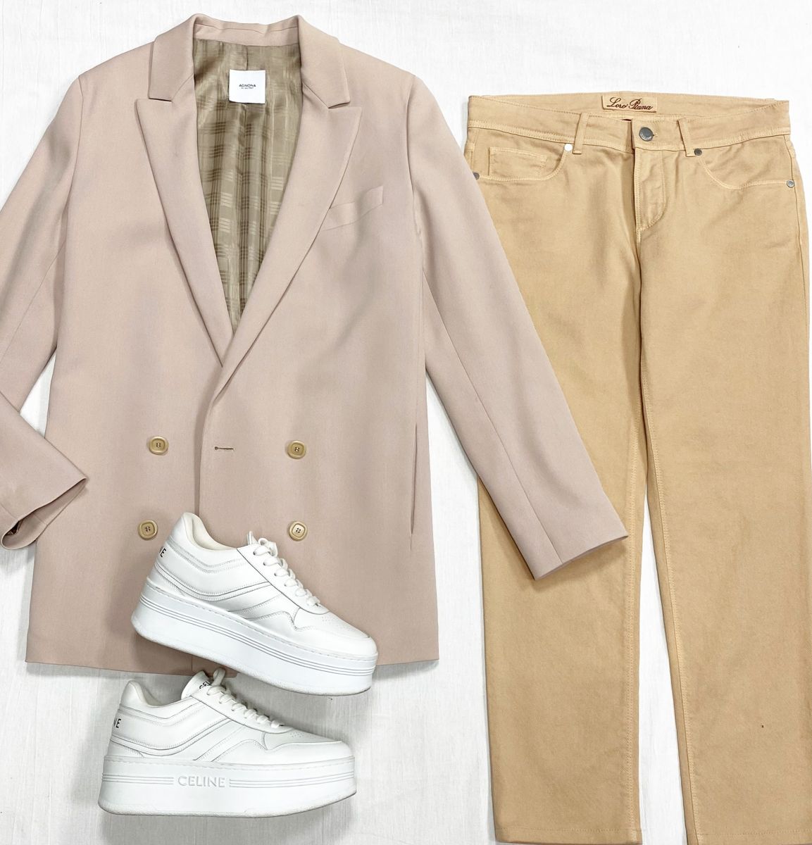 Жакет Agnona размер 44 цена 15 655 руб
Джинсы Loro Piana размер 42 цена 15 655 руб
Кроссовки Celine размер 38 цена 46 965 руб