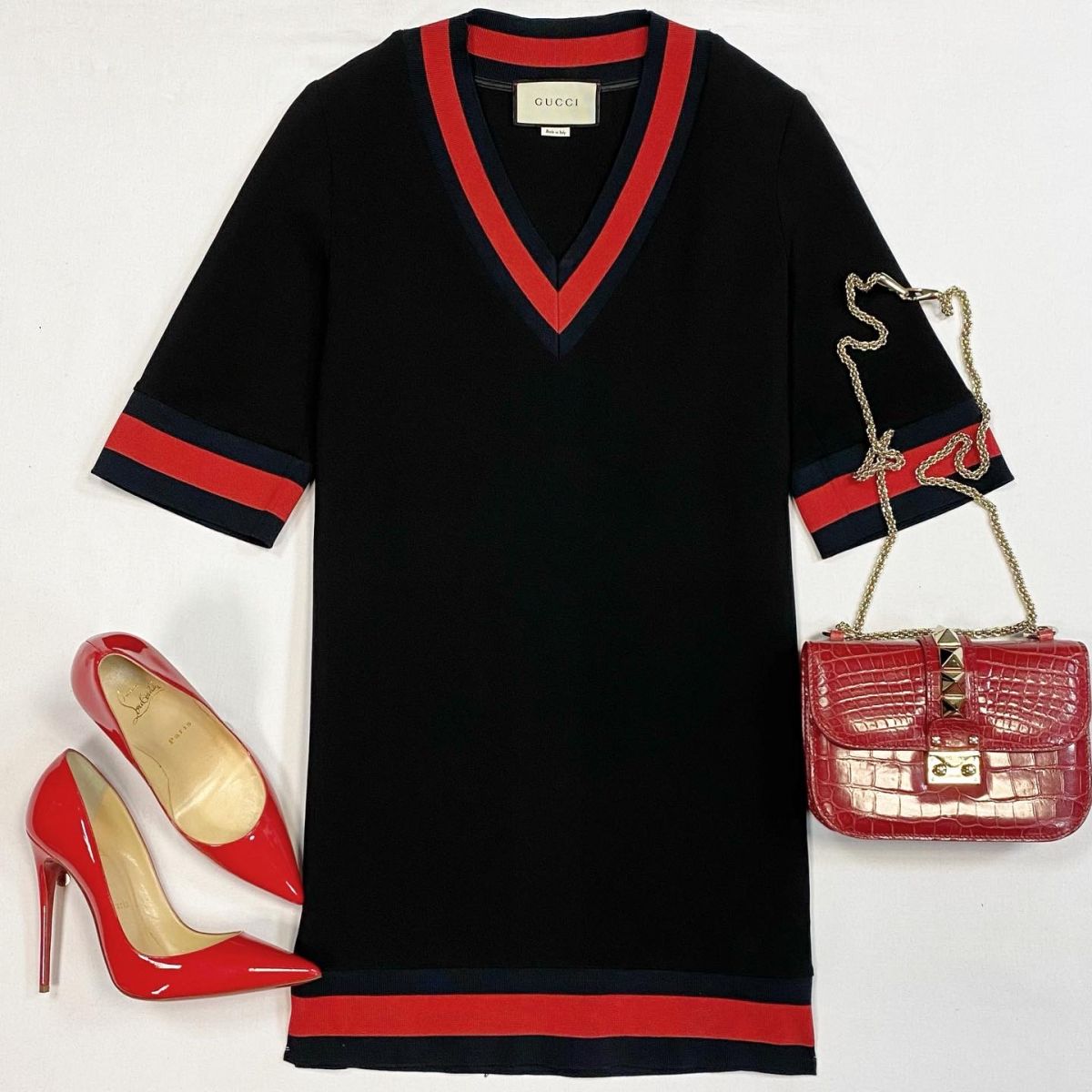 Платье GUCCI  размер XXS цена 15 385 рубТуфли LOUBUITIN  размер 39 цена 23 078 рубСумка VALENTINO 