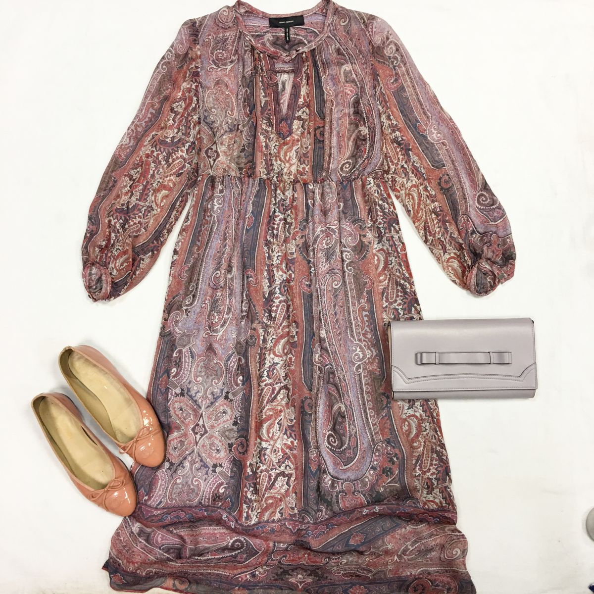 Платье Иsabel Marant размер 38 цена 10 770 руб Балетки Chanel размер 40 цена 6 154 руб Сумочка Red Valentino 